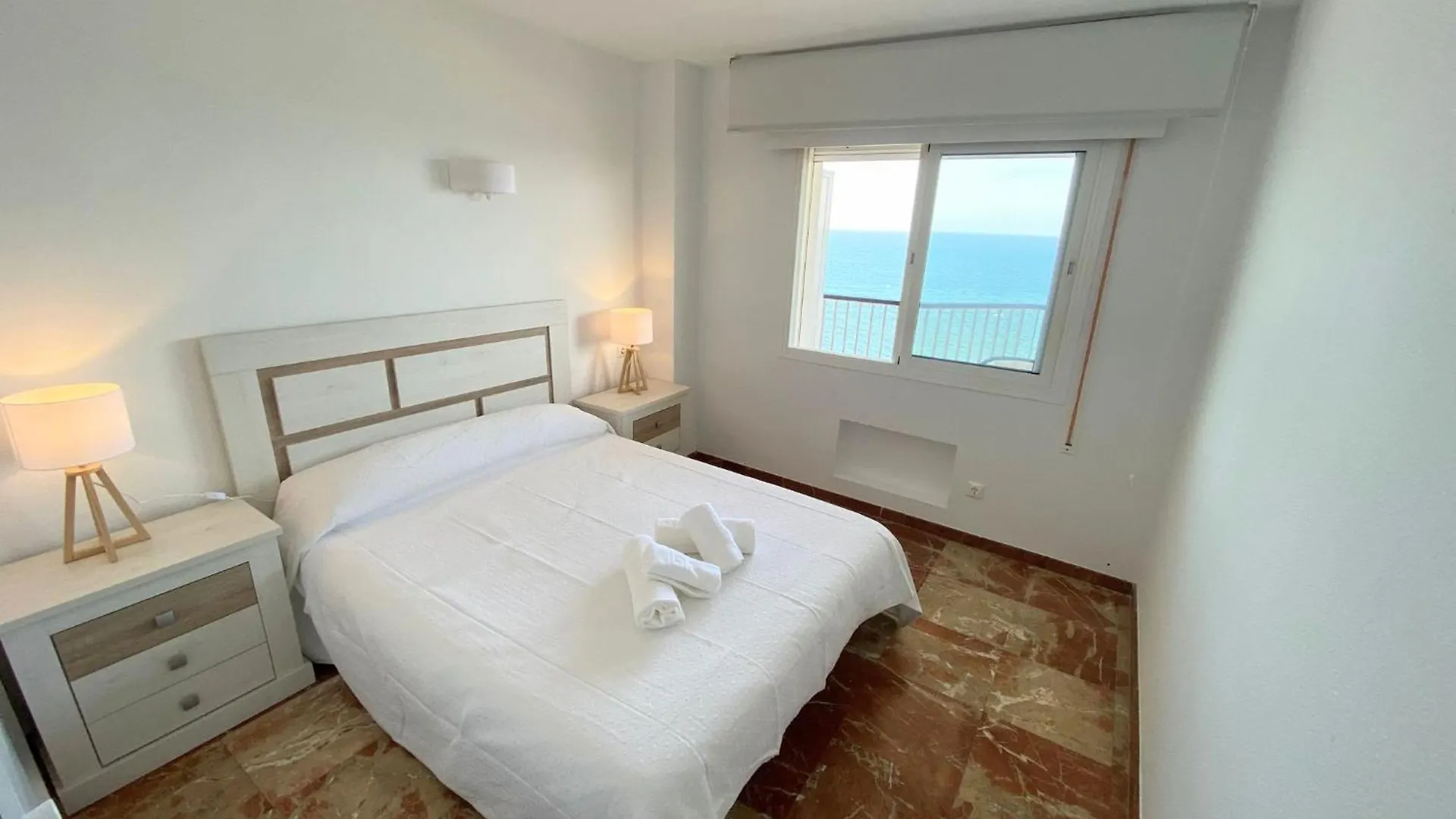 Las Antillas II Front Sea Views Pool フエンヒロラ アパート